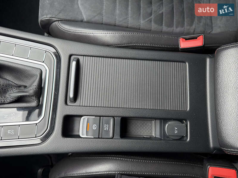 Седан Volkswagen Passat 2015 в Киеве