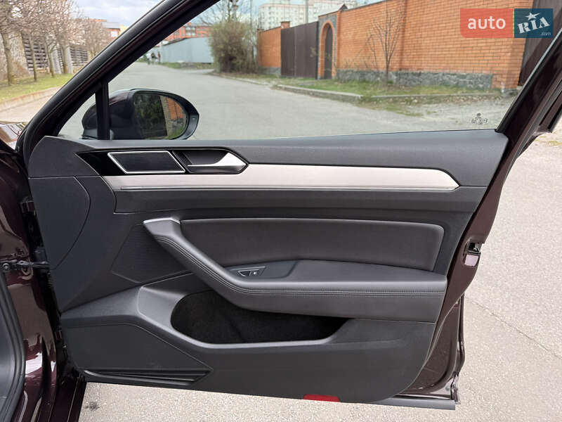 Седан Volkswagen Passat 2015 в Киеве