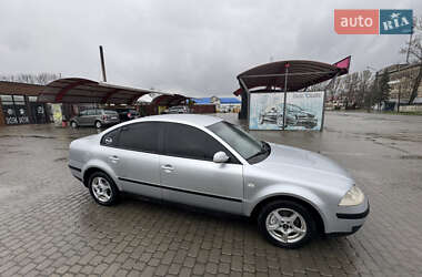 Седан Volkswagen Passat 2002 в Надворной