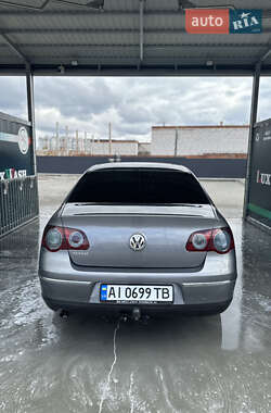 Седан Volkswagen Passat 2005 в 