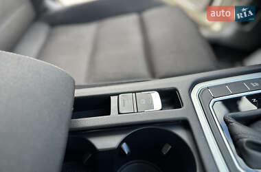 Седан Volkswagen Passat 2016 в 