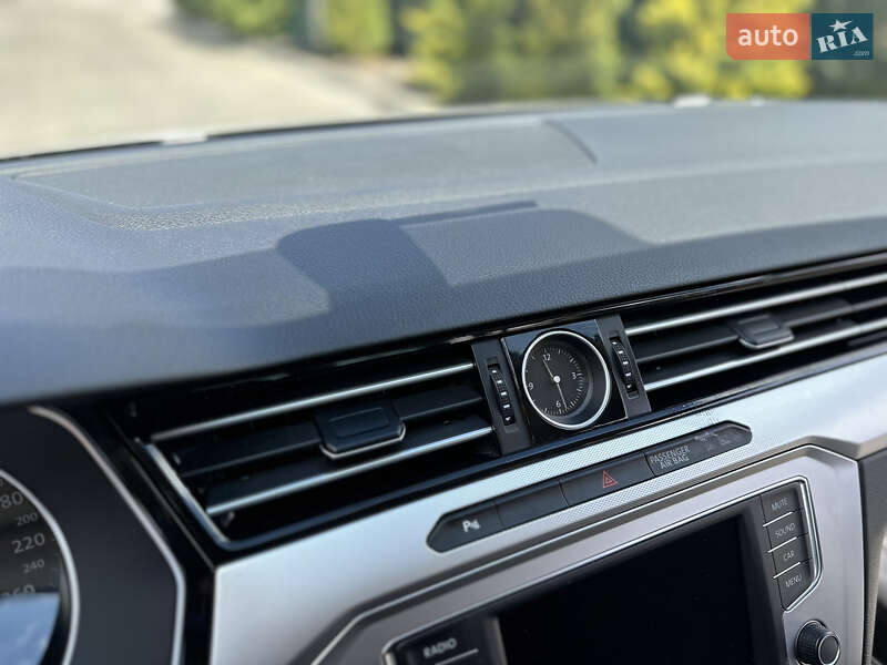 Седан Volkswagen Passat 2016 в Одесі