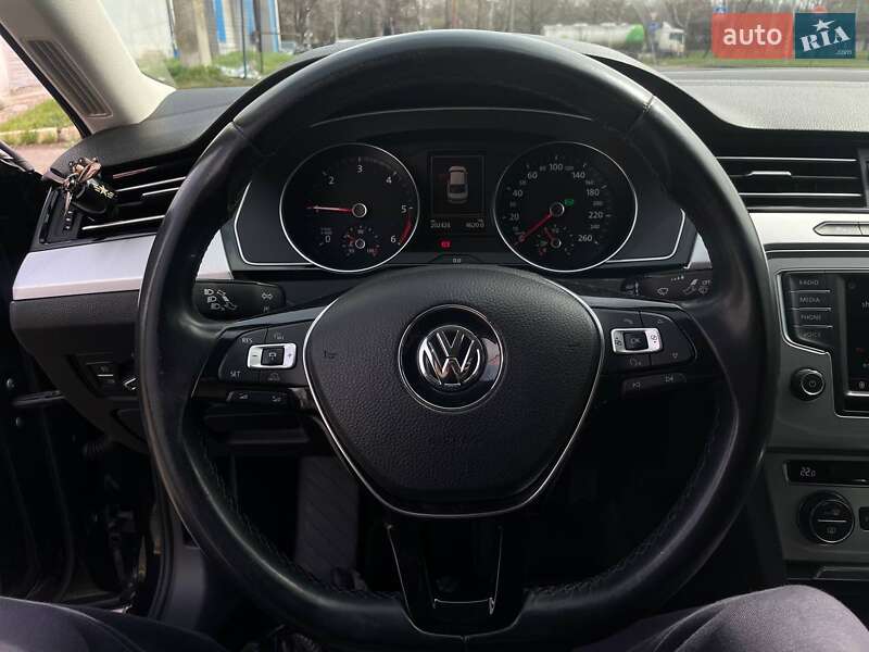 Седан Volkswagen Passat 2016 в Миколаєві
