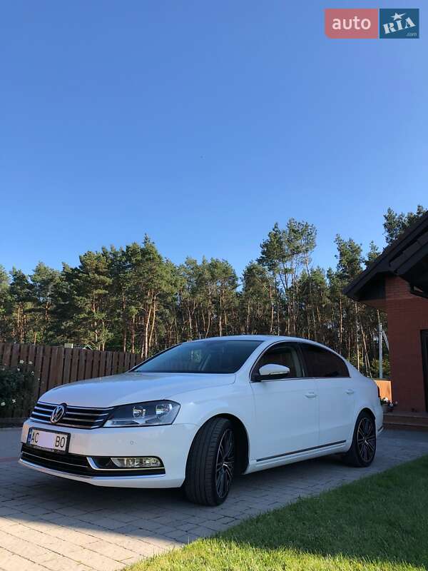 Седан Volkswagen Passat 2013 в Луцке