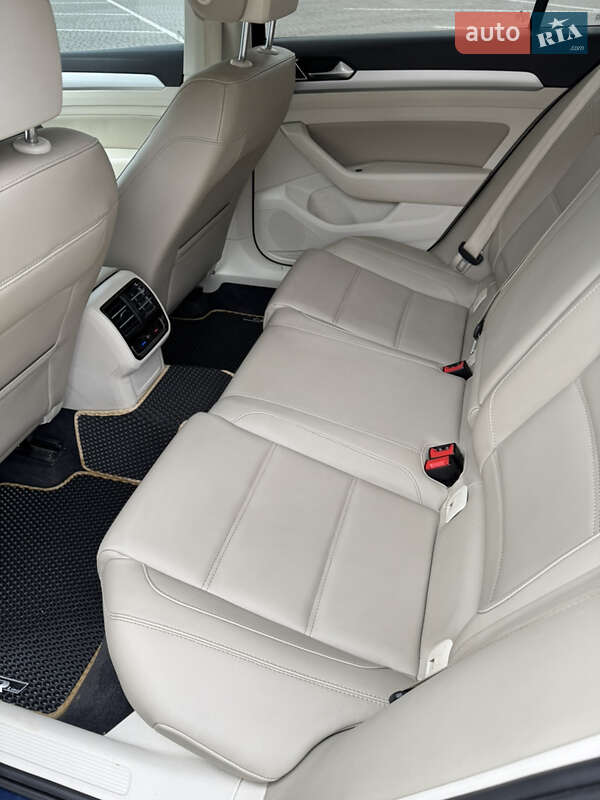 Универсал Volkswagen Passat 2015 в Ужгороде фото 34 Универсал Volkswagen Passat 2015 в Ужгороде