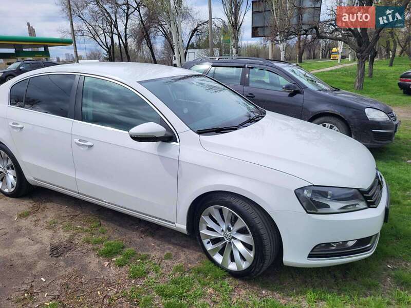 Седан Volkswagen Passat 2011 в Днепре