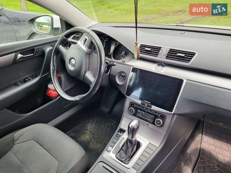 Седан Volkswagen Passat 2011 в Днепре