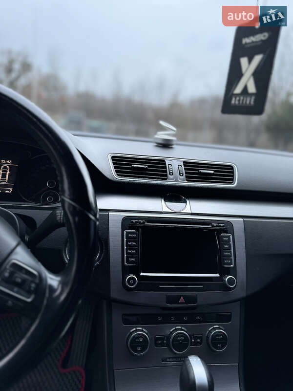 Седан Volkswagen Passat 2014 в Житомире