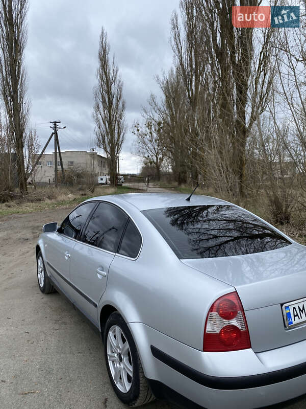 Седан Volkswagen Passat 2001 в Житомирі