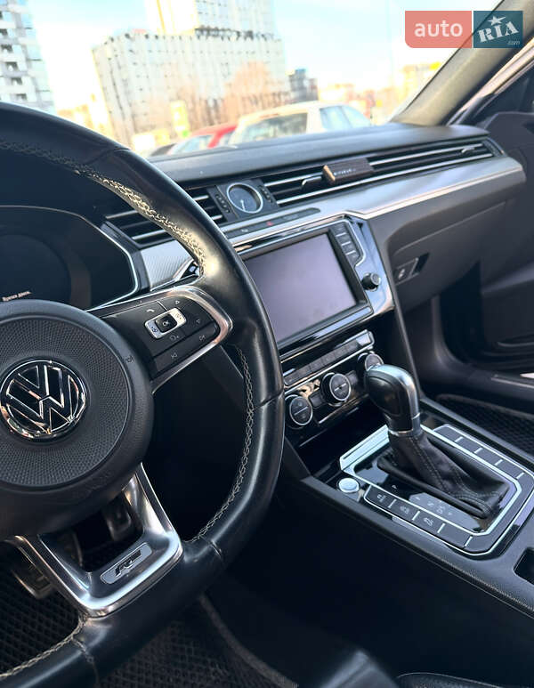 Седан Volkswagen Passat 2015 в 
