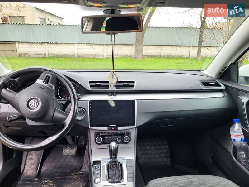 Седан Volkswagen Passat 2011 в Днепре