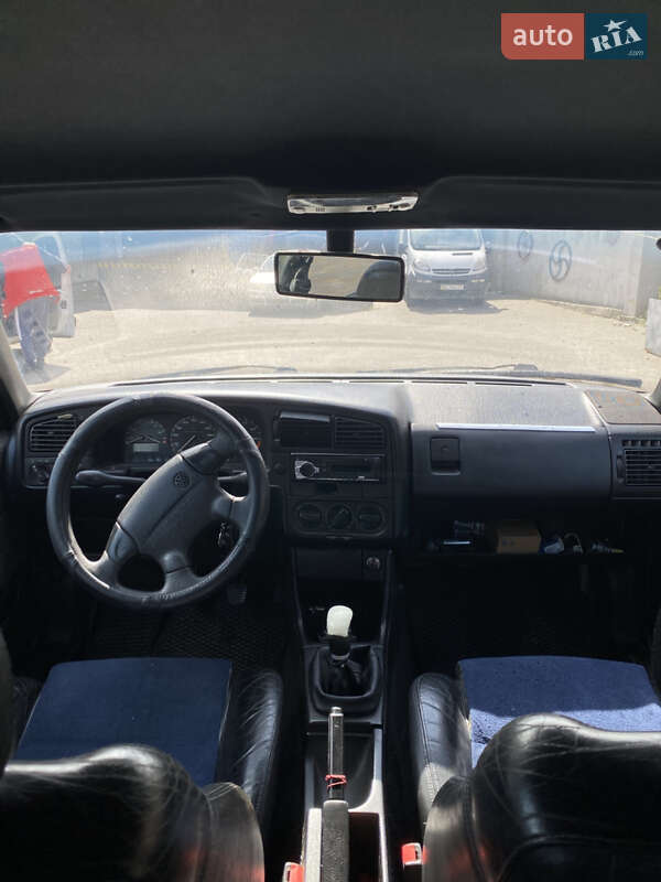 Седан Volkswagen Passat 1988 в Городке