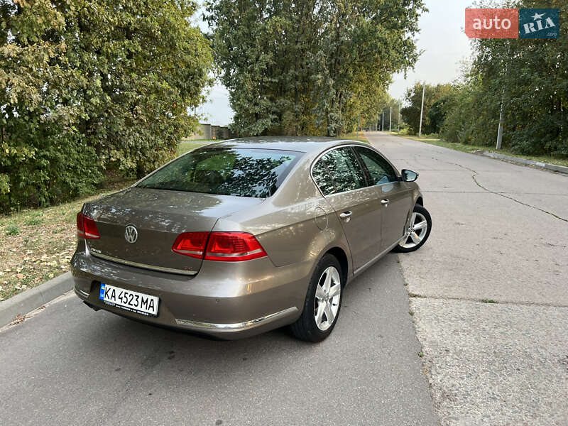 Седан Volkswagen Passat 2011 в Киеве