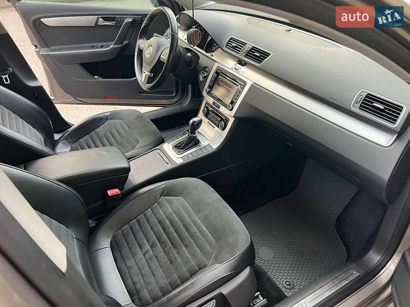Седан Volkswagen Passat 2011 в Киеве