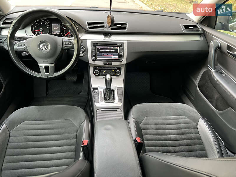 Седан Volkswagen Passat 2011 в Киеве