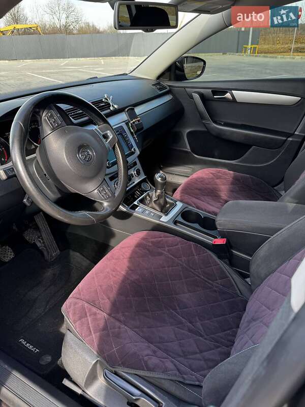 Універсал Volkswagen Passat 2013 в Львові
