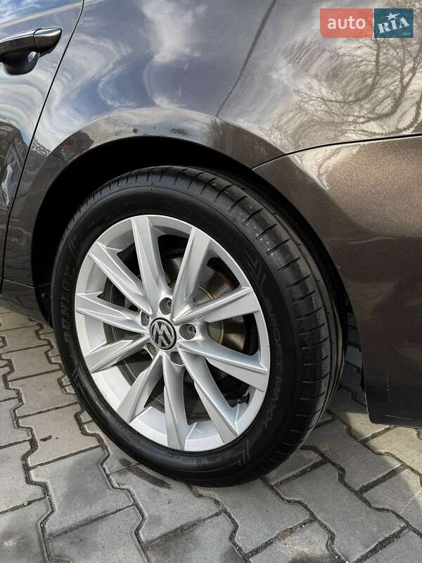 Універсал Volkswagen Passat 2013 в Львові