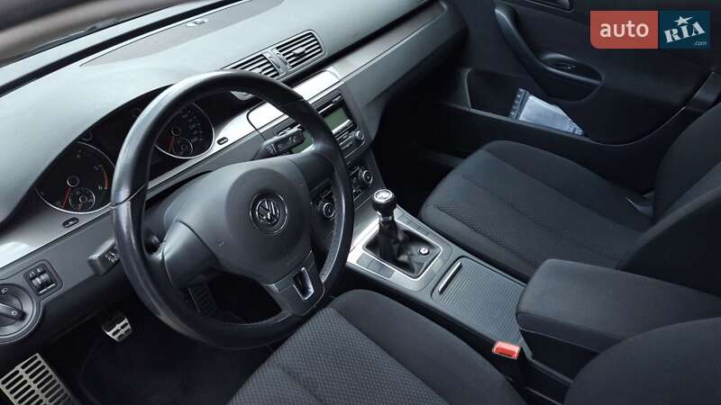 Седан Volkswagen Passat 2010 в Киеве