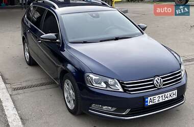Універсал Volkswagen Passat 2013 в Дніпрі