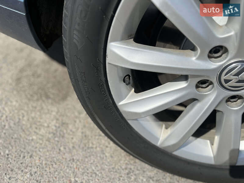 Универсал Volkswagen Passat 2014 в Киеве