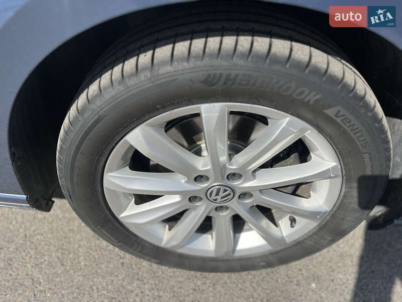 Универсал Volkswagen Passat 2014 в Киеве