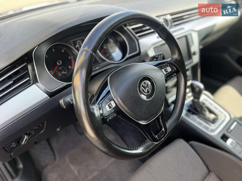Универсал Volkswagen Passat 2014 в Киеве