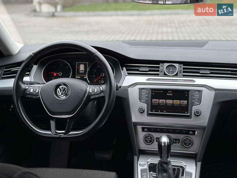 Універсал Volkswagen Passat 2015 в Луцьку