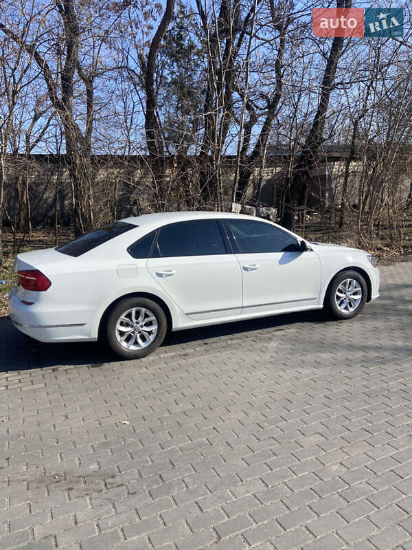 Седан Volkswagen Passat 2016 в Николаеве