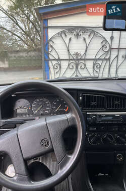 Седан Volkswagen Passat 1990 в 