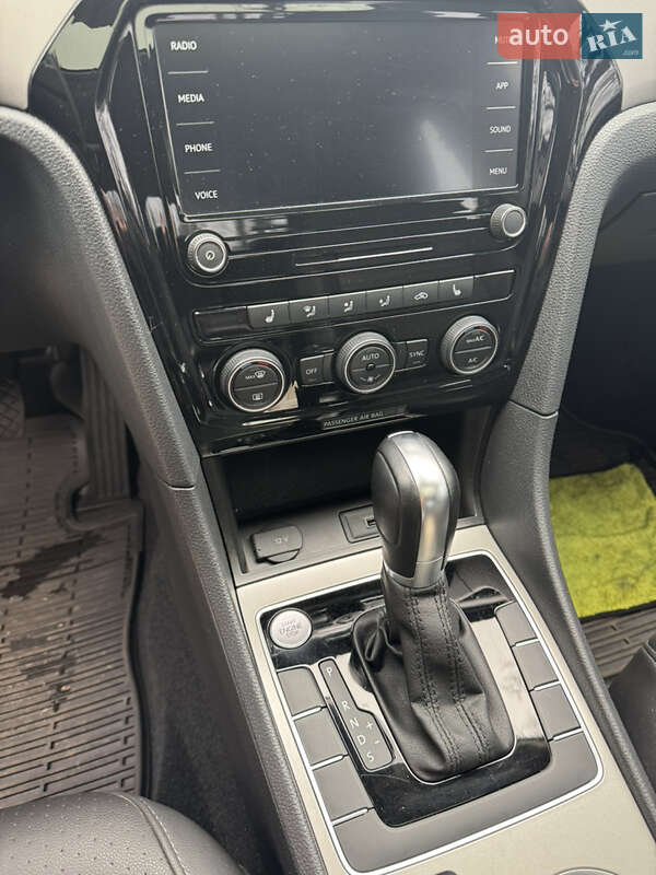 Седан Volkswagen Passat 2021 в Киеве
