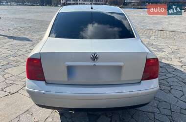 Седан Volkswagen Passat 2000 в 