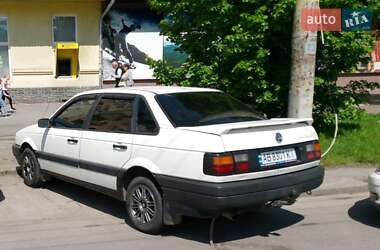 Седан Volkswagen Passat 1990 в 