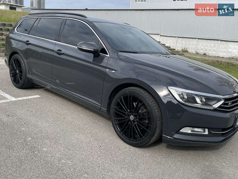 Универсал Volkswagen Passat 2015 в Киеве