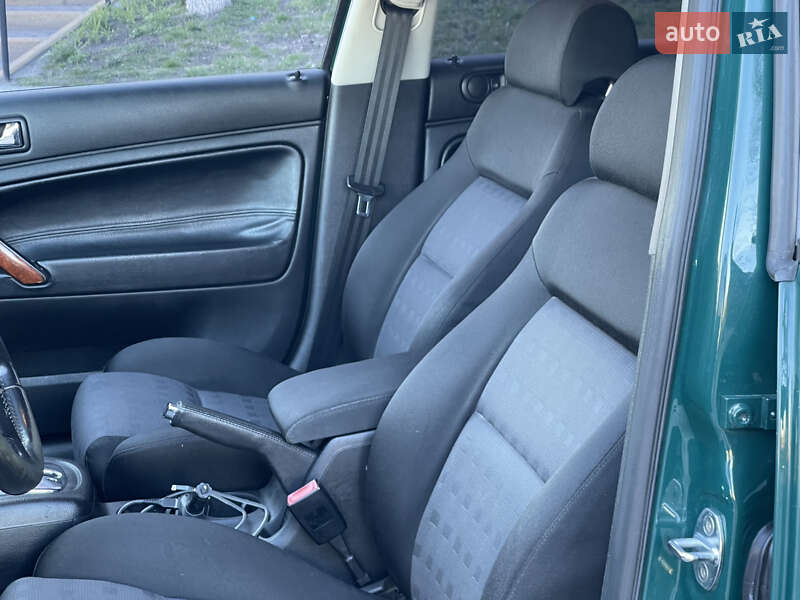 Універсал Volkswagen Passat 2002 в Києві