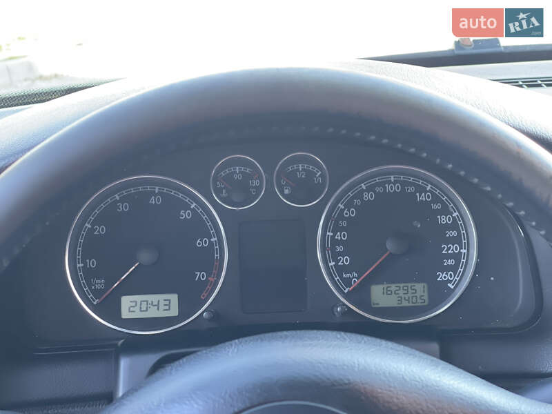 Універсал Volkswagen Passat 2002 в Києві