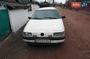 Универсал Volkswagen Passat 1992 в 