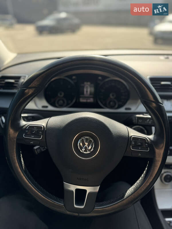 Седан Volkswagen Passat 2013 в Киеве