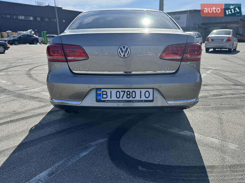 Седан Volkswagen Passat 2013 в Киеве