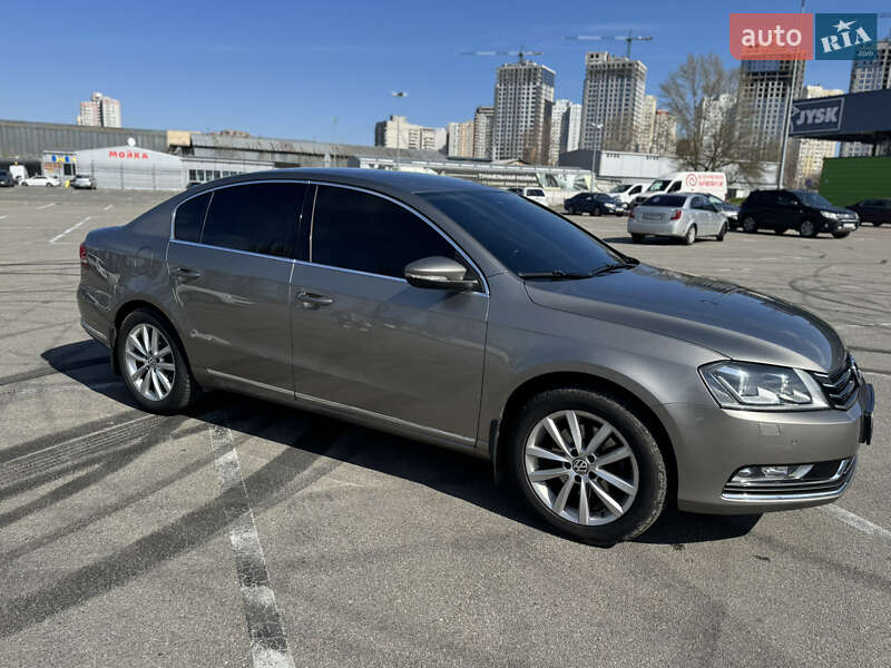 Седан Volkswagen Passat 2013 в Киеве