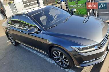 Седан Volkswagen Passat 2018 в 