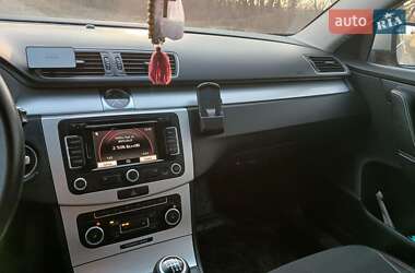 Універсал Volkswagen Passat 2011 в  фото 21 Універсал Volkswagen Passat 2011 в