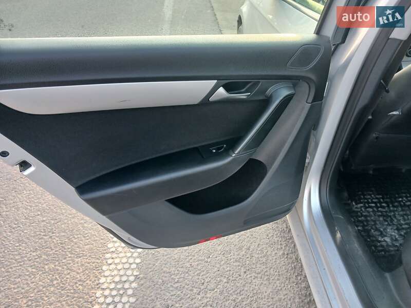 Универсал Volkswagen Passat 2011 в Бродах