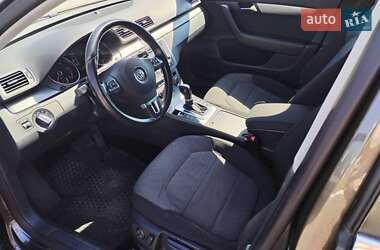 Універсал Volkswagen Passat 2012 в 
