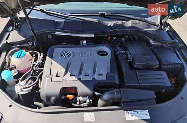 Універсал Volkswagen Passat 2012 в 