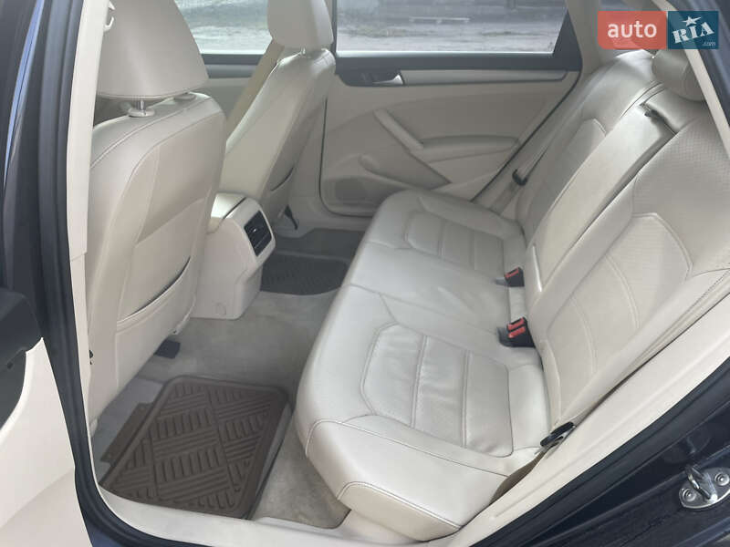 Седан Volkswagen Passat 2014 в Києві