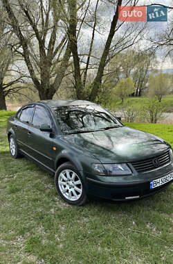 Седан Volkswagen Passat 1998 в Борисполе