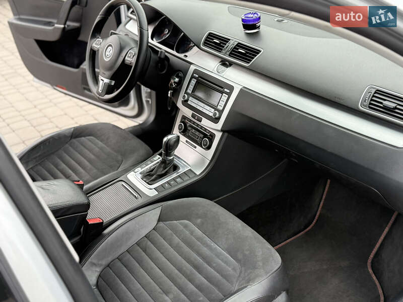 Универсал Volkswagen Passat 2011 в Староконстантинове