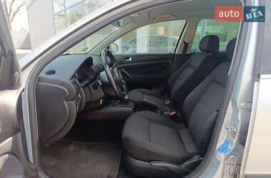Седан Volkswagen Passat 2002 в 