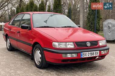 Седан Volkswagen Passat 1993 в 