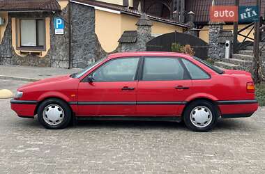 Седан Volkswagen Passat 1993 в 